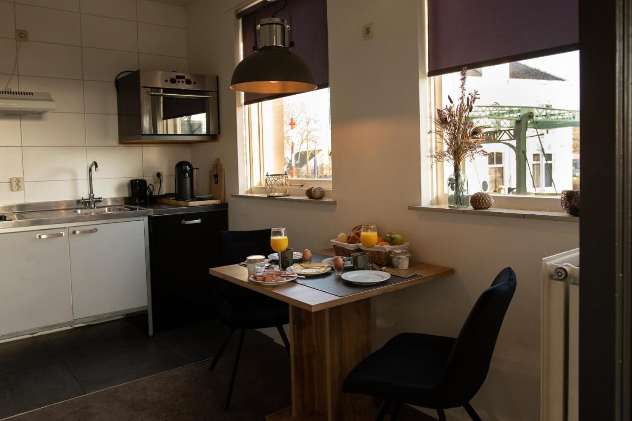 Bed and Breakfast Yep! Slapen Bij De Sluis Blokzijl Exterior foto